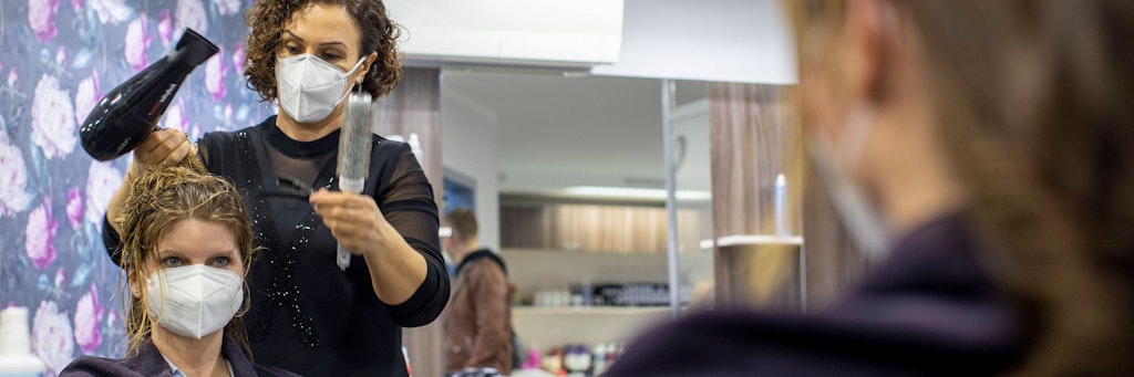 Immer mehr Bundesländer lassen zu, dass man nach vollständiger Corona-Impfung ohne Test beispielsweise zum Friseur darf.