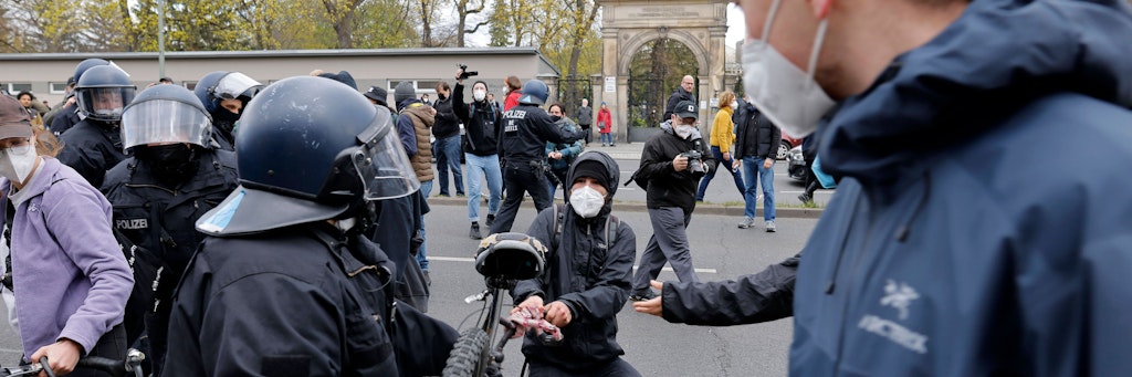Am vergangenen Wochenende gingen in Berlin-Kreuzberg sowohl „Querdenker“ als auch deren Gegner auf die Straße.