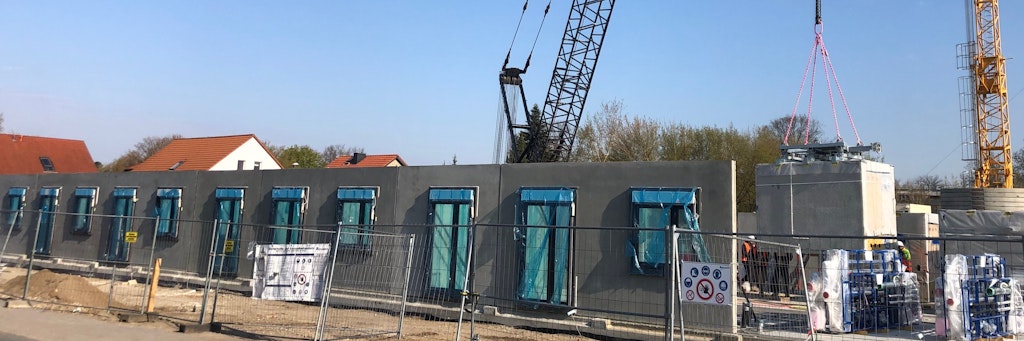 Der Bau einer vierstöckigen Flüchtlingsunterkunft an der Rheinhessenallee stößt bei Anwohnern, BVV und Bezirksamt Lichtenberg auf Ablehnung.