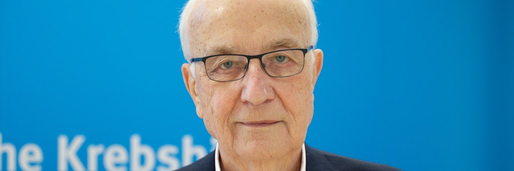 Der Journalist Fritz Pleitgen bei einer Pressekonferenz im Gebäude der Deutschen Krebshilfe.