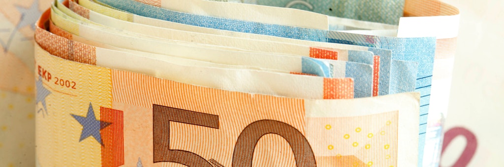 30 Jahre nach der deutschen Einheit verdienen Arbeitnehmer in Ostdeutschland im Schnitt noch immer knapp sechs Euro weniger pro Stunde als Arbeitnehmer im Westen.