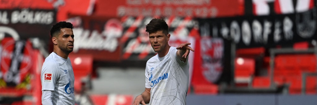 Trotz Tor hatte Klaas-Jan Huntelaar beim Spiel gegen Leverkusen nichts zu Lachen. Zusammen mit Omar Mascarell (l.) hat er stattdessen Schalkes 19. Niederlage zu verdauen. 