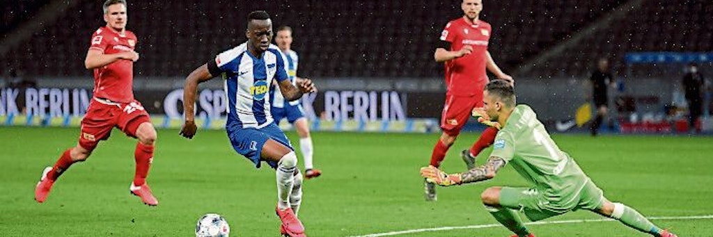 Vor knapp elf Monaten gewann Hertha völlig überlegen mit 4:0 gegen Union. Dodi Lukebakio (M.) traf zum 2:0.