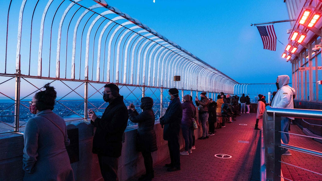 Besucher der Plattform auf dem Empire State Building Anfang April diesen Jahres.