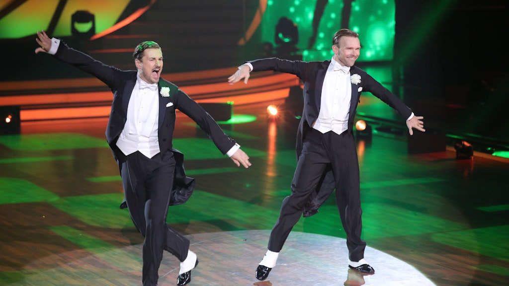 Nicolas Puschmann und Vadim Garbuzov tanzen in der achten Show einen Quickstep zu „Wonderwall“ von Oasis.