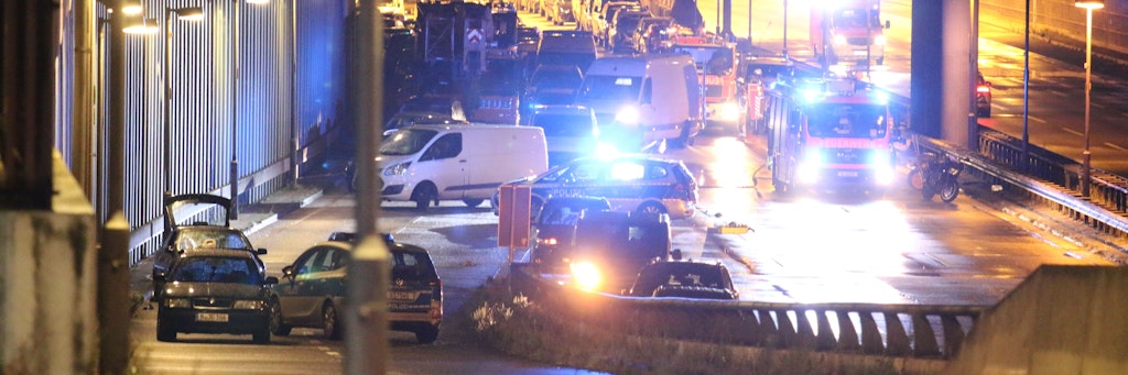 Ende einer Amokfahrt: Sarmad A. soll auf der A100 Jagd auf Motorradfahrer gemacht haben. 