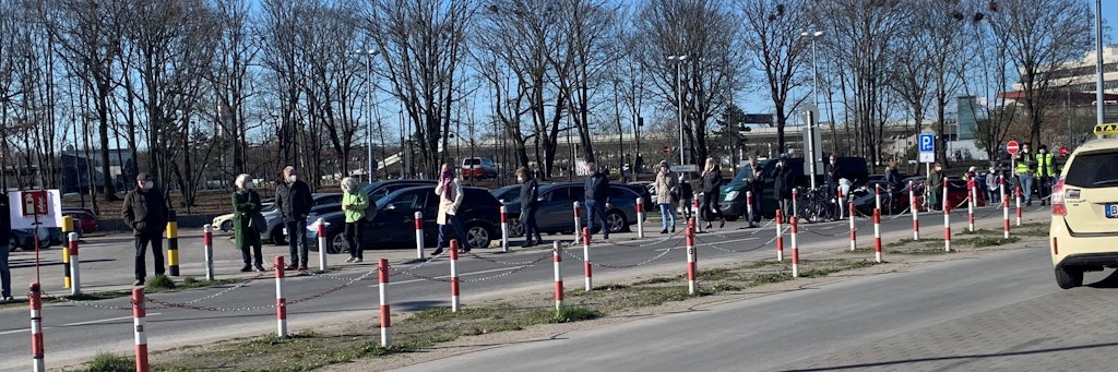 Warteschlange in Tegel - aber sie bewegte sich kontinuierlich.
