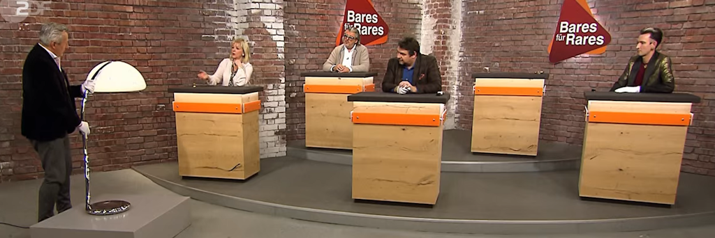 Die „Bares für Rares“-Händler sind von dem besonderen Design-Stück angetan.