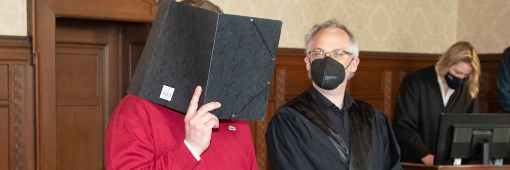 Der angeklagte Denis G. (44) vor Gericht.<br><br><br>