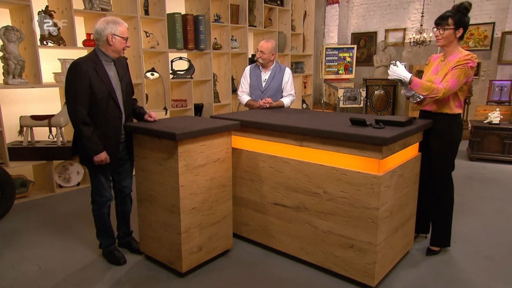 „Bares für Rares“-Kandidat Harald Potente (l.) will seinen Pokal verkaufen.