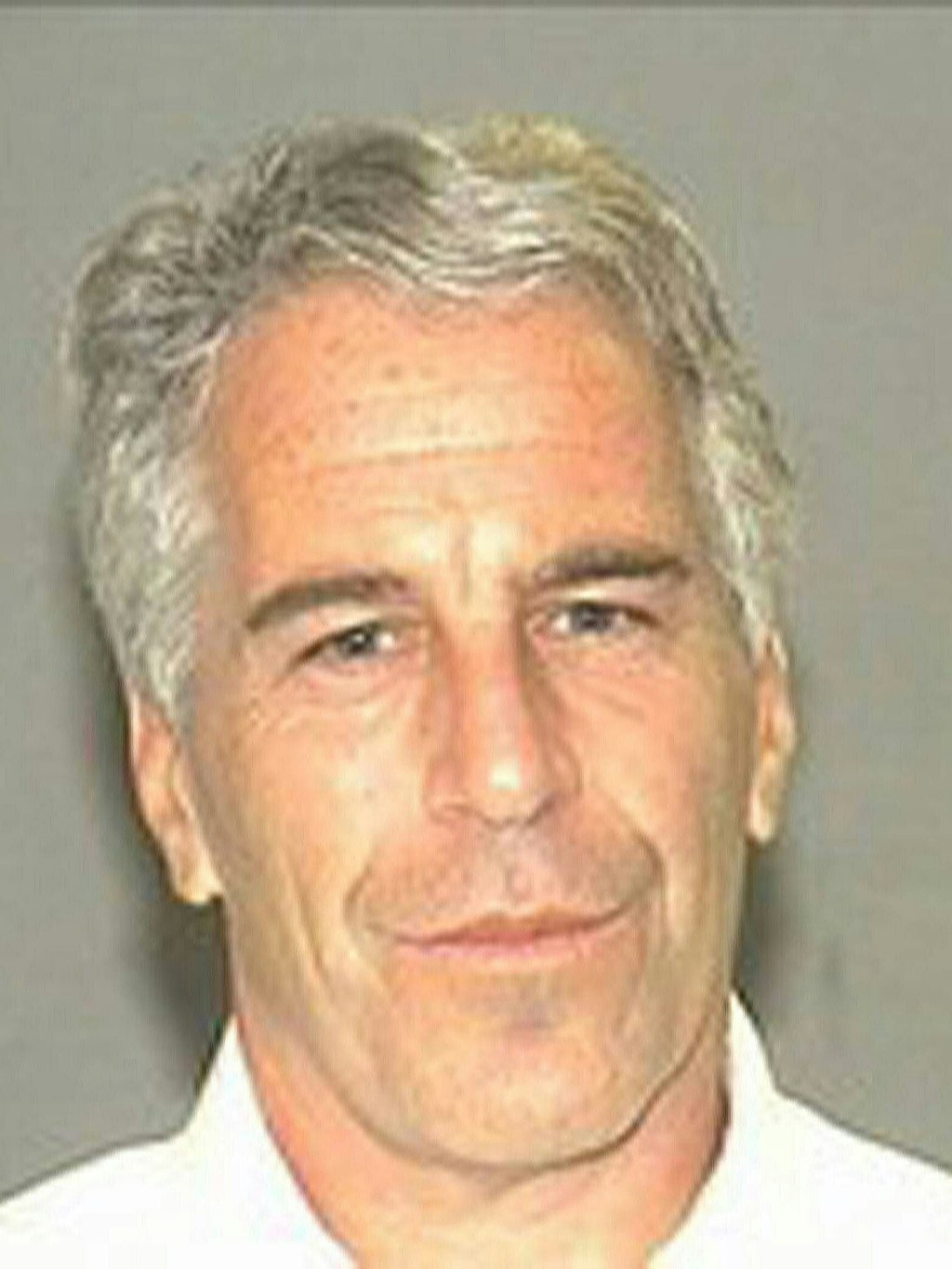 Milliardär Jeffrey Epstein starb er in der U-Haft; laut Obduktionsbericht durch Suizid.