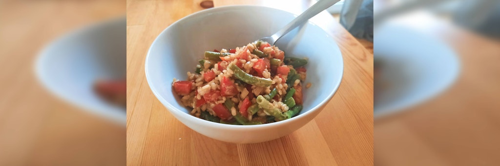 Schmeckt deftig, ist aber leicht: Ein Reis-Miso-Salat