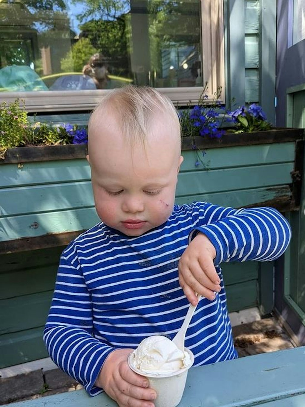 Charlie scheint es zu schmecken.