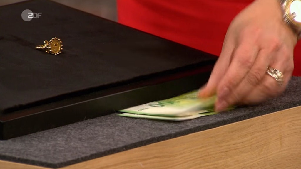 680 Euro zahlt „Bares für Rares“-Händlerin Elke Velten für den Ring.