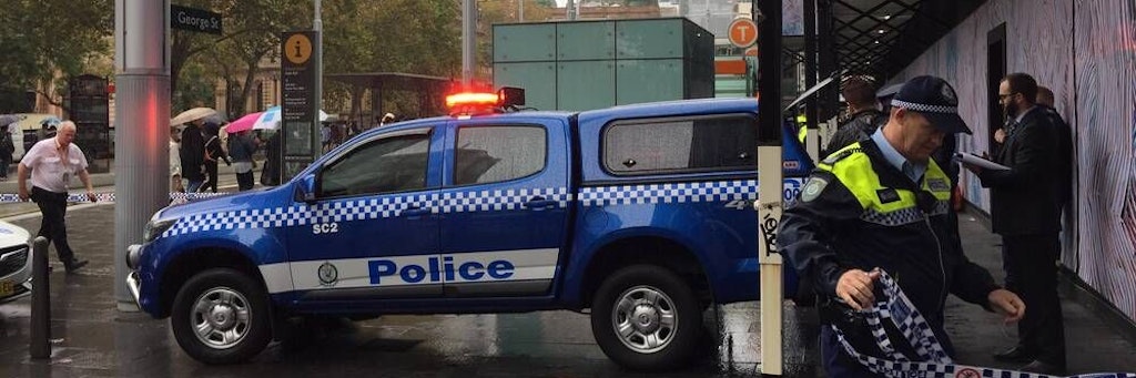 Die australische Polizei ermittelt, nachdem ein 13-Jähriger bei einem Nickerchen im Müllcontainer ums Leben kam.