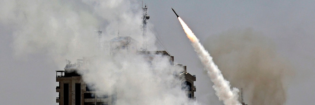 Raketenabschuss im Gazastreifen Richtung Israel.