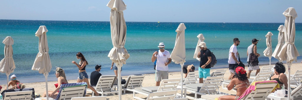 Ein Strand im griechischen Thessaloniki Anfang Mai