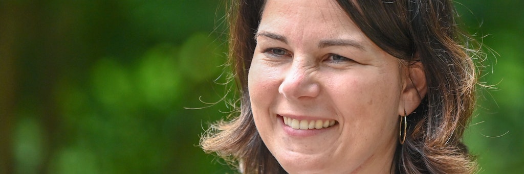 Annalena Baerbock, Bundesvorsitzende und Kanzlerkandidatin von Bündnis 90/Die Grünen. Mit welcher Gebärde soll sie dargestellt werden?