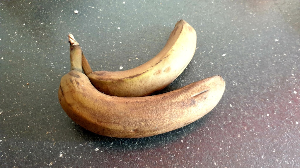 Zu braun zum so essen? Diese Bananen sind die beste Grundlage für ein saftiges Bananenbrot.