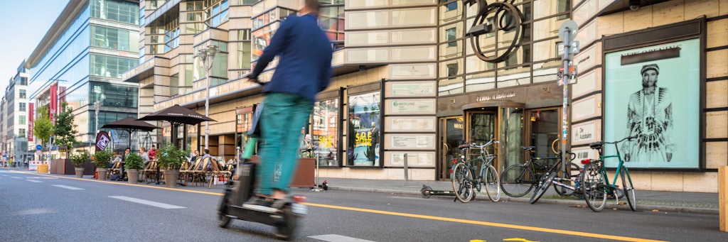 Für Autos verboten: Ein Teil der Friedrichstraße in Mitte gehört seit August Fußgängern, Radlern und E-Scooter-Fahrern.
