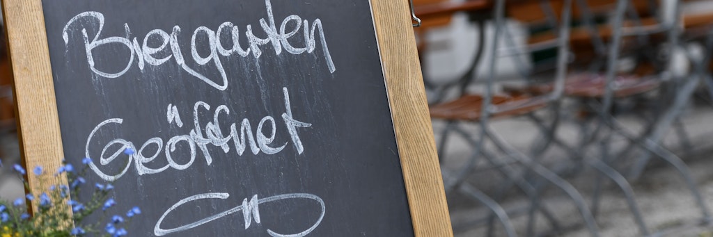Wegen der sinkenden Inzidenzzahlen darf seit dem 10. Mai in bayrischen Landkreisen und Städten die Außengastronomie wieder öffnen.