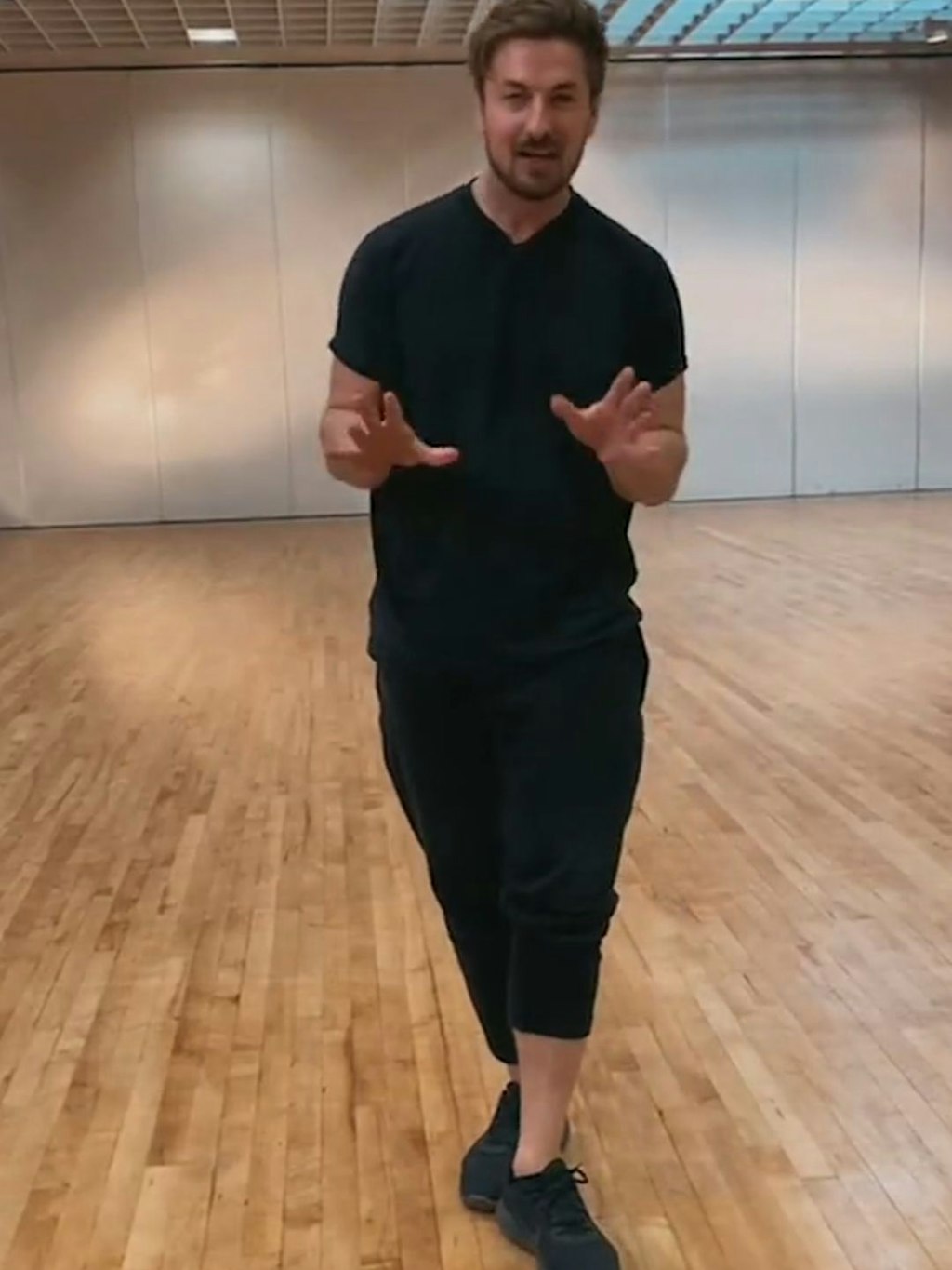 Nicolas Puschmann klagt im „Let’s Dance“-Training über Schmerzen im Fuß.