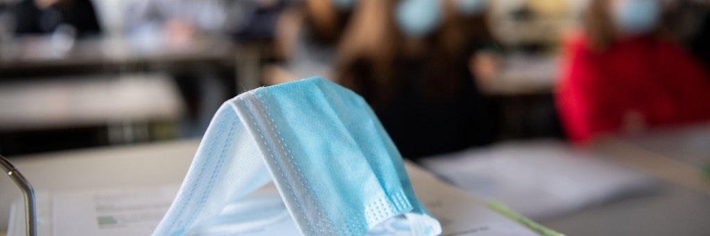 Um Schüler vor einer Corona-Infektion und möglichen Spätfolgen zu schützen, gilt an deutschen Schulen die Maskenpflicht.