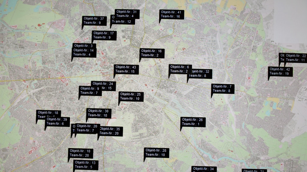 Auf einem großen Bildschirm an der Wand der Befehlsstelle waren die Einsatzorte abgebildet.<br><br>