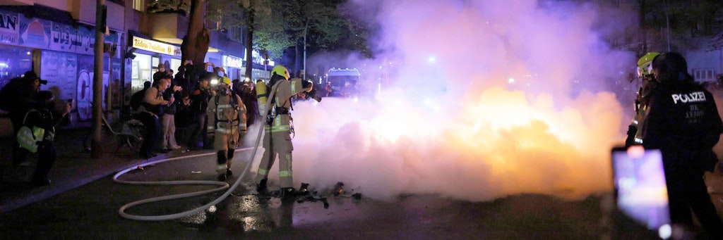 Bei der linksradikalen 1.-Mai-Demo kam es in Neukölln am Abend zu Ausschreitungen. 
