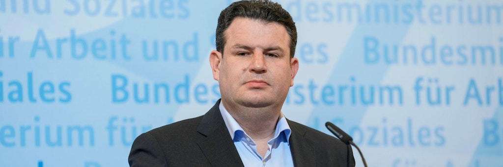 Hubertus Heil (SPD) will mehr Lohn in der Altenpflege per Gesetz.