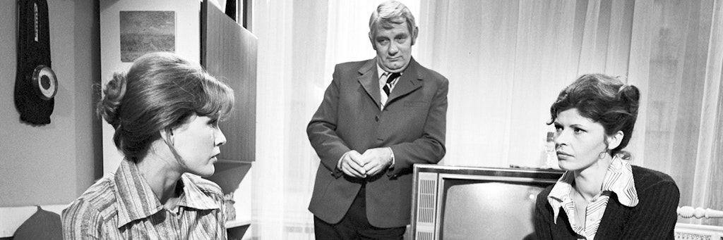 Einer der ersten „Polizeirufe“: „Vermisst wird Peter Schnok“ aus dem Jahr 1977 mit Eva Klein (Monika Woytowicz, v.l.), Oberleutnant Fuchs (Peter Borgelt) und Leutnant Vera Arndt (Sigrid Göhler).