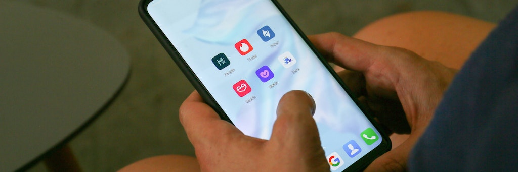 Verschiedene Dating-Apps auf einem Smartphone.