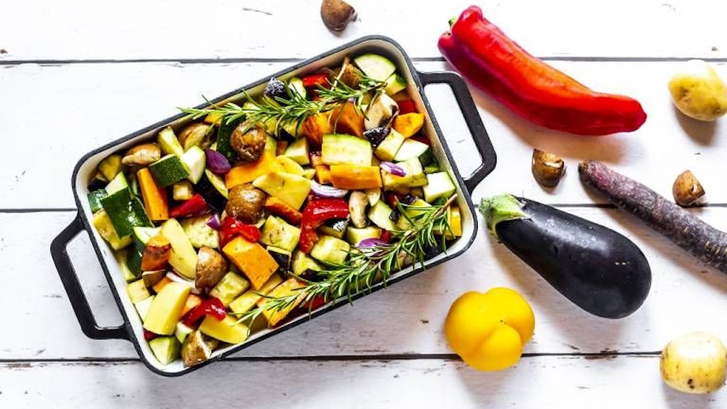 Bei der Auswahl des Gemüses für das Schweinefilet aus dem Ofen kann man natürlich kreativ sein und nehmen, was einem am besten schmeckt oder weg muss.