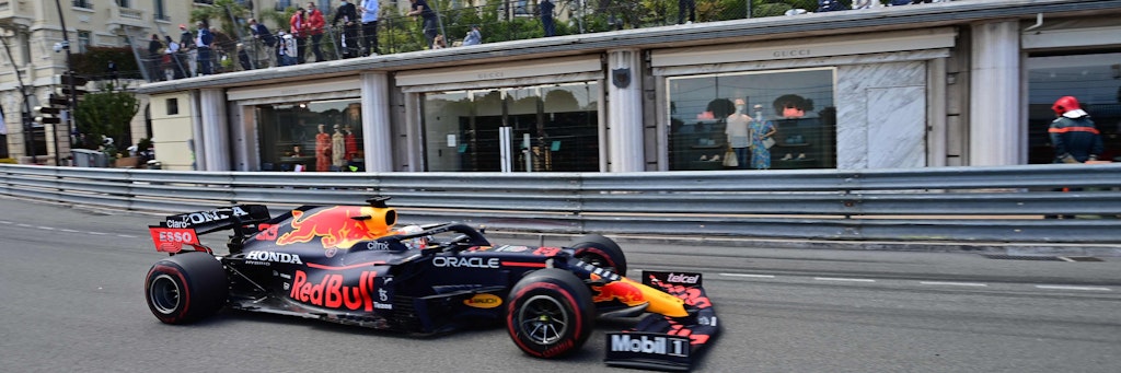 Red-Bull-Pilot Max Verstappen profitierte vom Ausfall von Charles Leclerc und siegte erstmals in Monaco. 