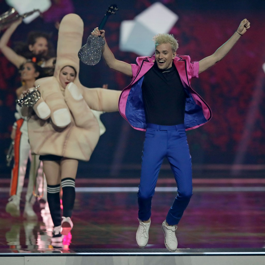 Jendrik aus Deutschland sing beim großen Finale des Eurovision Song Contest in der Ahoy-Arena - mit dabei hat er (s)einen Stinkeinger.