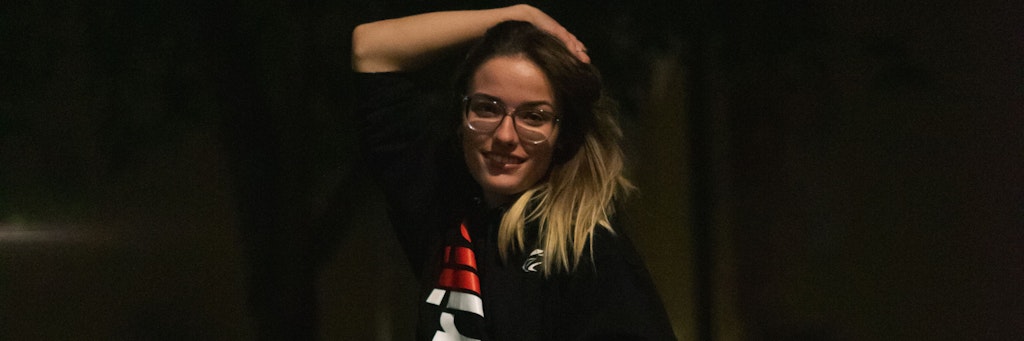 Annika hat selbst mit einem schweren Schicksalsschlag zu kämpfen und findet jetzt in Fotoshootings neue Kraft und Lebensmut. 