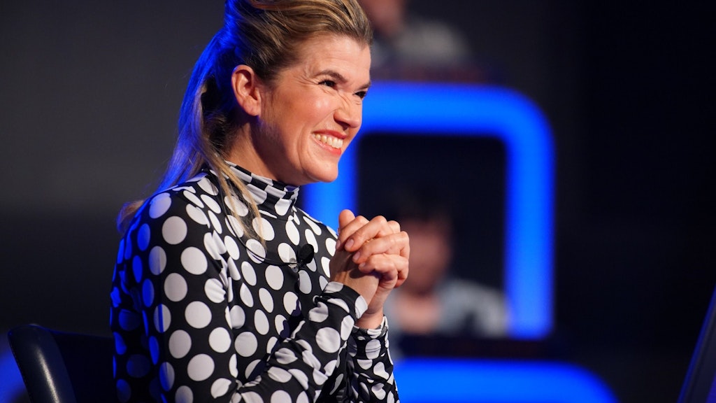 Hier war die Welt für Anke Engelke noch in Ordnung: Im Verlauf der „Wer wird Millionär“-Sendung rechnete niemand damit, dass noch ein so dramatischer Absturz kommen sollte.