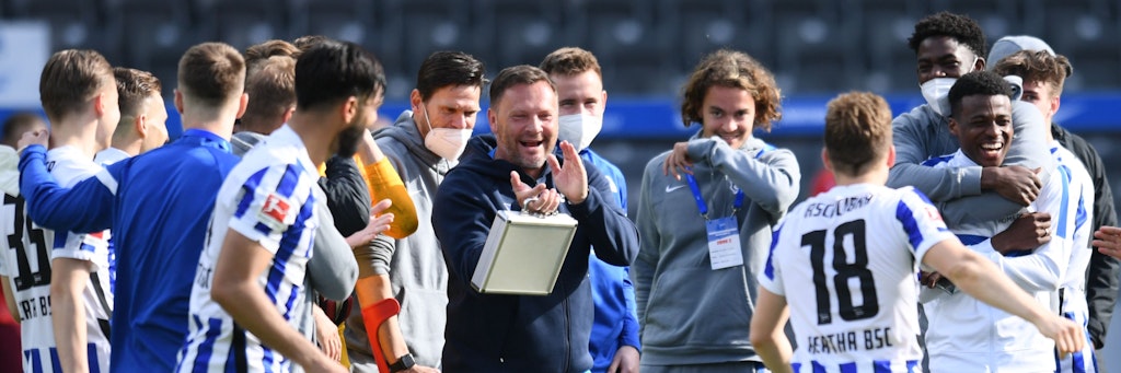 Hertha-Trainer Pal Dardai (M.) formte aus einer Trümmer-Truppe eine Einheit und bewies damit, dass er in der Corona-Krise mehr als eine Billiglösung wäre.