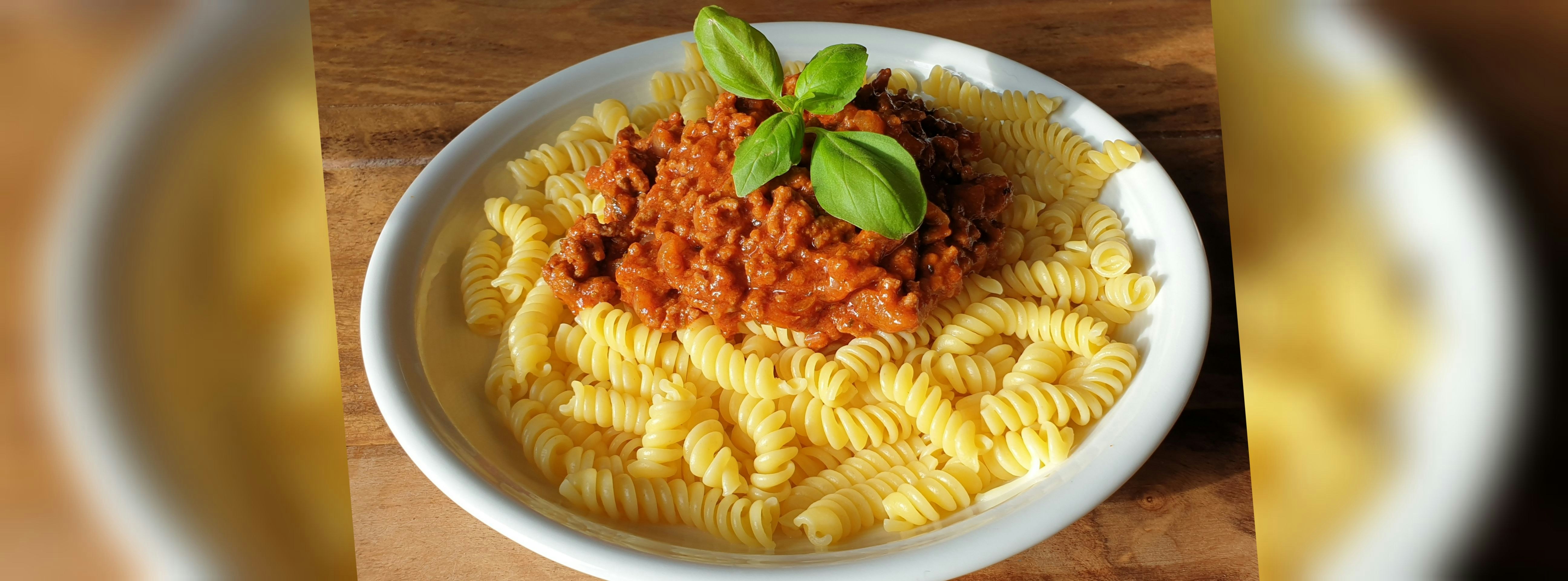 Fruchtige Bolognese: So machen Sie die perfekte Nudelsoße einfach selber