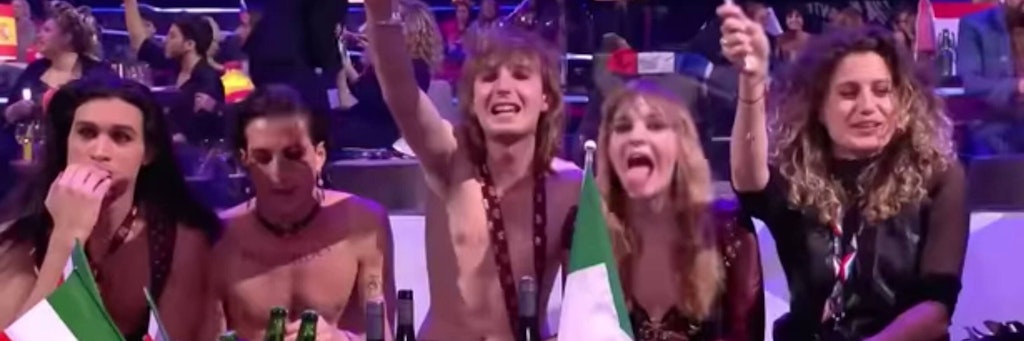 Die italienischen ESC-Gewinner von Måneskin im „Green Room“. 