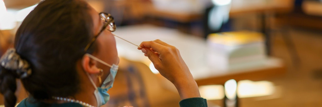 Schnelltests an Schulen sind keine Körperverletzung, entschied ein Gericht.