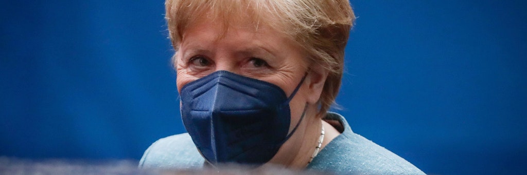 Kanzlerin Angela Merkel (CDU) sieht die Corona-Gefahr längst noch nicht gebannt.