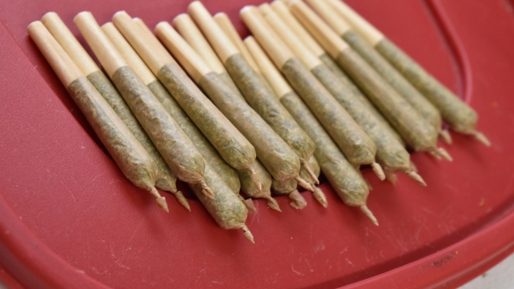 Marihuana-Aktivisten verteilen in mehreren US-Bundesstaaten Joints für Geimpfte.