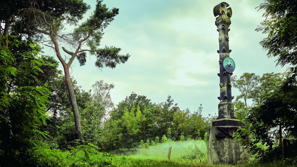 Auf einer Lichtung im Grunewald steht das Schildhorn-Denkmal. Es wurde 1845 aufgestellt, hundert Jahre später, im Zweiten Weltkrieg, zerstört und 1954 wiederaufgebaut.