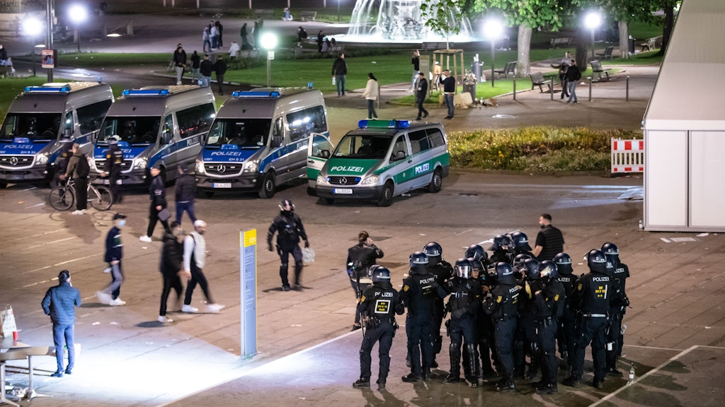 Polizisten beim Einsatz am Schlossplatz