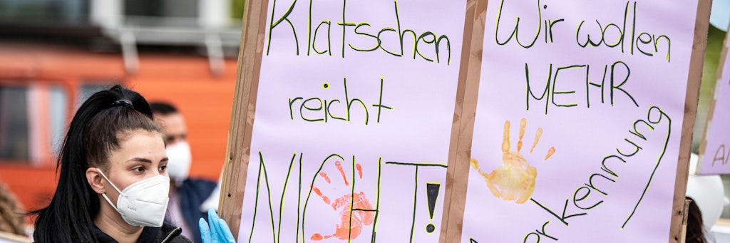 Am 12. Mai machten Beschäftigte auf einer Demo in Berlin auf den Personalmangel in der Pflege aufmerksam.
