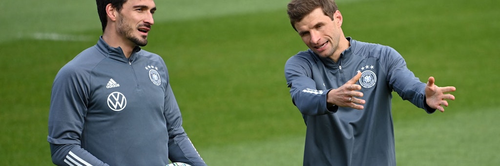 Jogis Löws Rückkehrer sollen im DFB-Team wieder den Ton angeben: Mats Hummels (l.) und Thomas Müller.
