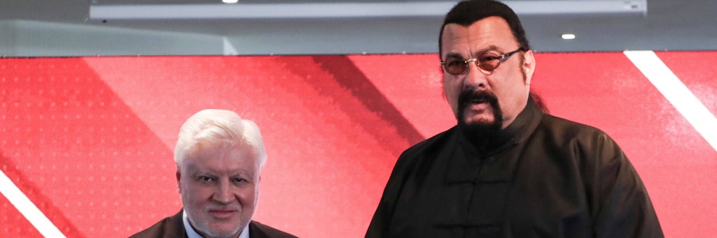 Sergei Mironov (li.), Vorsitzender der Partei Gerechtes Russland, mit Schauspieler Steven Seagal
