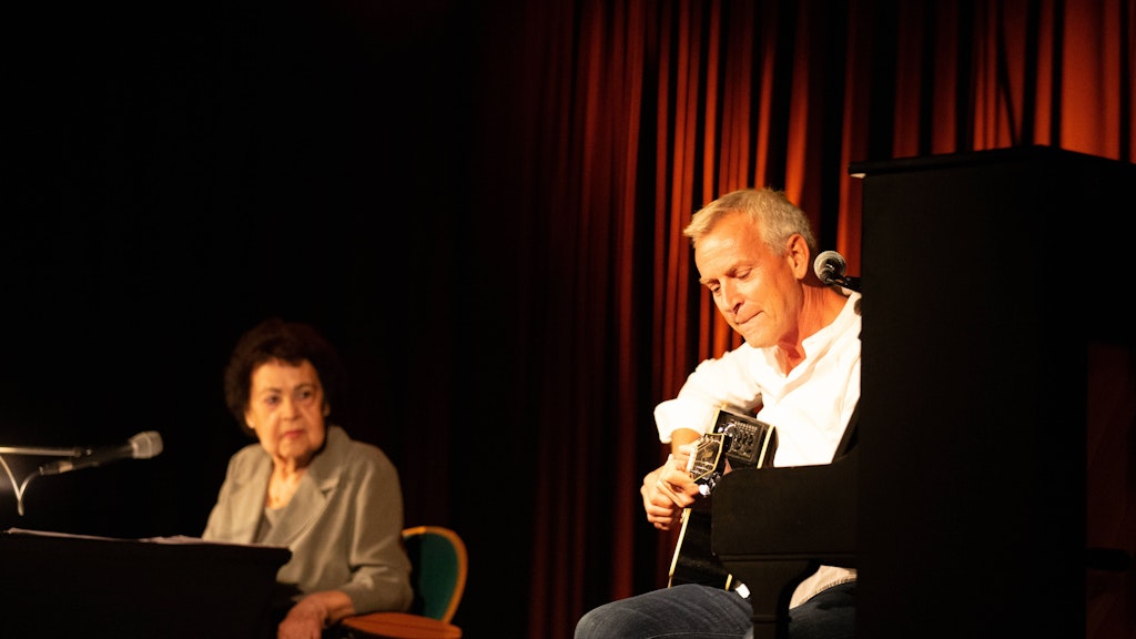 Beste Freunde: Gisela Steineckert und Dirk Michaelis bei einem Auftritt im vergangenem September in Pirna (Sachsen). 