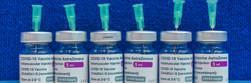 Leere Impfstoffbehälter von Astrazeneca